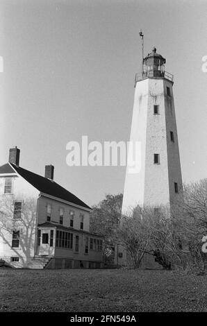 Sandy Hook Lighthouse, Highlands, NJ, November 1992. Teil einer Serie von 35 Leuchttürmen an der amerikanischen Ostküste, die zwischen November 1992 und September 1993 fotografiert wurden. Stockfoto