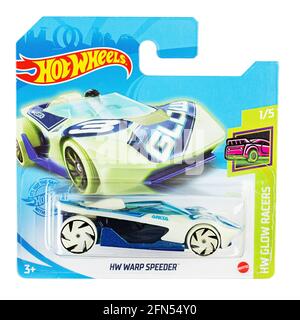 Ukraine, Kiew - Februar 09. 2021: Heiße Räder Spielzeug hw Warp Speeder Nahaufnahme Bild. Wheels ist ein Spielzeugauto aus Druckguss des amerikanischen Spielzeugherstellers Mattel i Stockfoto