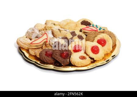 Tablett mit verschiedenen Butterkeks, isoliert auf weißem Hintergrund Stockfoto