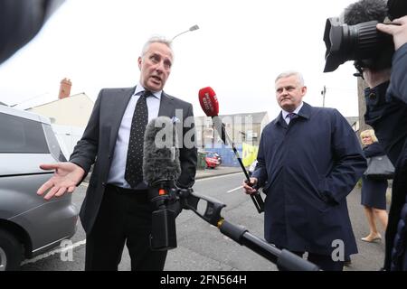 Ian Paisley Jr spricht mit den Medien, als er am Hauptquartier der Demokratischen Unionistischen Partei (DUP) in Belfast ankommt, um bei den Führungswahlen der Partei seine Stimme abzugeben. Bilddatum: Freitag, 14. Mai 2021. Stockfoto