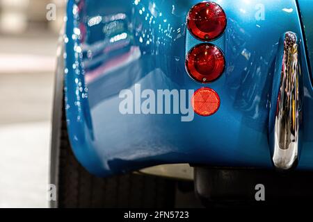 Riga, Lettland, 25. September 2020: Vintage Luxus-Cupercar Ford Shelby AC Cobra Detail Nahaufnahme, Rückleuchten Stockfoto