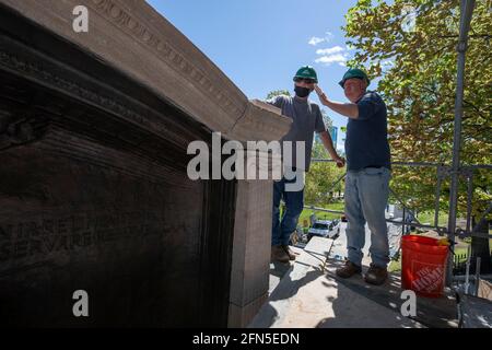 Restaurierung der Bronze-Reliefskulptur von Robert Gould Shaw und des 54. Regiment Memorial auf dem Freedom Trail in Boston, Massachusetts Stockfoto