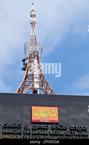 DAMBULLA, SRI LANKA - 31. Januar 2016: Eiffelturm Form Rangiri Sri Lanka Media Network Radio-TV-Systeme Sender. Stockfoto
