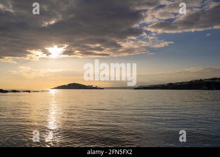 Blick auf Burgh Island vom Bantham Beach, Devon, England. Stockfoto