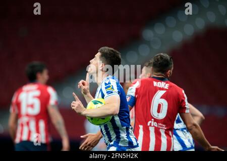 Madrid, Spanien. Mai 2021. Madrid, Spanien; 12.05.2021.- Atletico de Madrid gegen Real Sociedad Fußballspiel zur La Liga Spanien Spiel 36 im Wanda Metropolitano Stadion in Madrid statt. Real Sociedad-Spieler Igor Zubeldia erzielt das erste Tor. Quelle: Juan Carlos Rojas/Picture Alliance/dpa/Alamy Live News Stockfoto