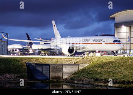 HAMBURG, 02. April 2021: Die Luftwaffe (/ GAF) der Lufthansa Technik (Hamburg Airport) mit einem Airbus A350-941CJ A359 (D-AGVT/468). Stockfoto