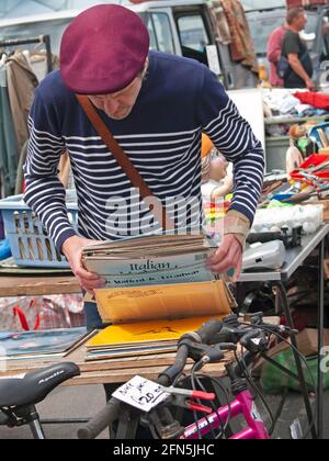 Beim Autoboot-Verkauf in Brighton Marina, England, sollten Sie Vinyl kaufen Stockfoto