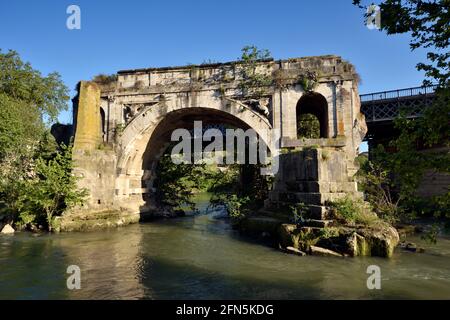 Italien, Rom, Tiber, Ponte Rotto (gebrochene Brücke), Pons Aemilius, alte römische Brücke Stockfoto