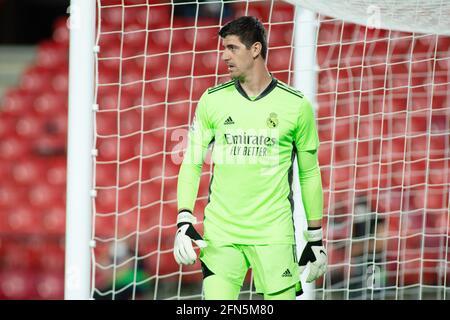 Granada, Italien. Mai 2021. Thibaut Courtois von Real Madrid während des Fußballspiels der spanischen Meisterschaft La Liga zwischen Granada CF und Real Madrid CF am 13. Mai 2021 im Nuevos Los Carmenes Stadion in Granada, Spanien - Phsoto Joaquin Corchero/Spanien DPPI/DPPI/LiveMedia Kredit: Unabhängige Fotoagentur/Alamy Live News Stockfoto