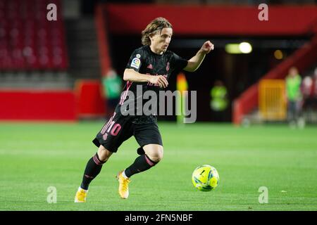 Granada, Italien. Mai 2021. Luka Modric von Real Madrid während des Fußballspiels der spanischen Meisterschaft La Liga zwischen Granada CF und Real Madrid CF am 13. Mai 2021 im Nuevos Los Carmenes Stadion in Granada, Spanien - Phsoto Joaquin Corchero/Spanien DPPI/DPPI/LiveMedia Kredit: Unabhängige Fotoagentur/Alamy Live News Stockfoto