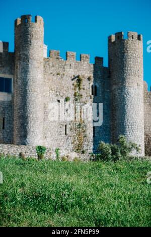 Mittelalterliche Burg im portugiesischen Dorf Obidos, Leiria, Portugal Stockfoto