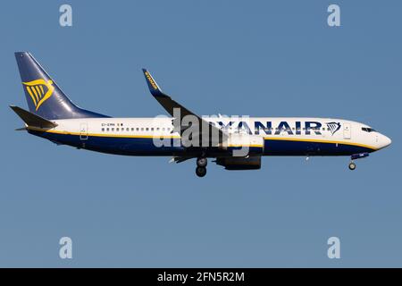 FRANKFURT AM MAIN, DEUTSCHLAND – 01. November 2019: Ryanair (FR/RYR) nähert sich dem Frankfurter Flughafen (EDDF/FRA) mit einer Boeing B738 (Ei-EMN/38515). Stockfoto