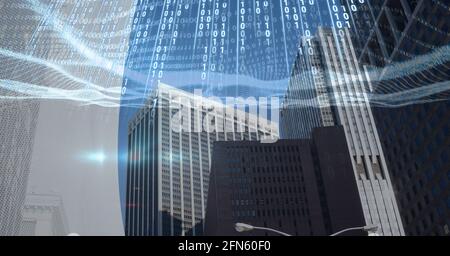 Zusammensetzung der binären Codierung über modernen Bürogebäuden Hintergrund Stockfoto