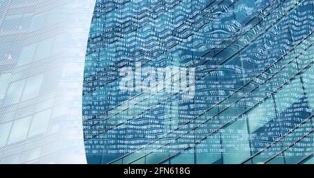 Zusammensetzung der binären Codierung über dem modernen Bürogebäude Stockfoto