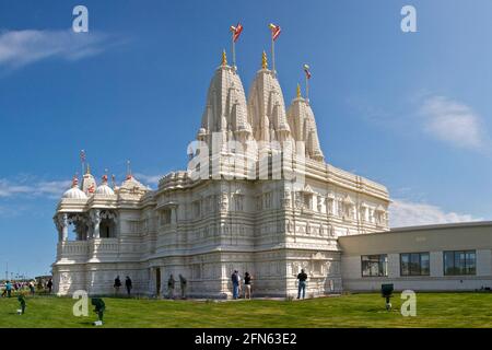 Etobicoke, Ontario / Kanada - 24. Mai 2009: Wunderschöne Aussicht auf das Baps Shri Swaminarayan Mandir - ein traditionelles hinduistisches Gotteshaus Stockfoto