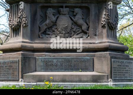 The Canadian Volunteers Monument Campaign of June 1866. Architektonisches Detail des 'Archives and Canadiana Building' in Toronto, Kanada. Stockfoto