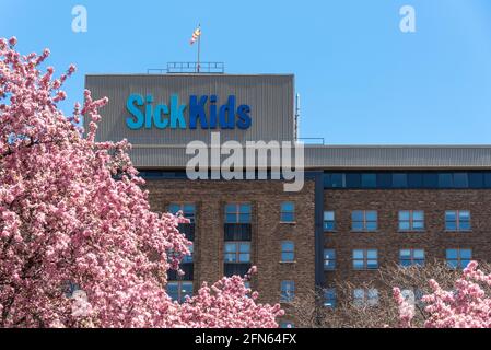 SickKids Hospital Logo auf dem Dach des Gebäudes. Ankunft in Toronto, Kanada Stockfoto