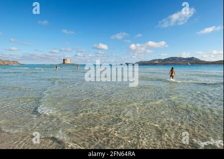 Türkisfarbenes Wasser am Strand von La Pelosa, in Stintino, Sardinien Stockfoto