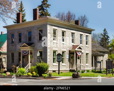 Sackets Harbour, New York, USA. 12.Mai 2021. Blick auf die Sackets Harbour Historical Society Stockfoto