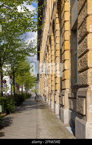 Berlin wurde im Zweiten Weltkrieg schwer bombardiert Daher ist die Stadt heute eine Mischung aus historischen und modernen Gebäuden. Stockfoto