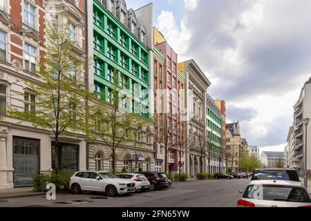 Berlin wurde im Zweiten Weltkrieg schwer bombardiert Daher ist die Stadt heute eine Mischung aus historischen und modernen Gebäuden. Stockfoto