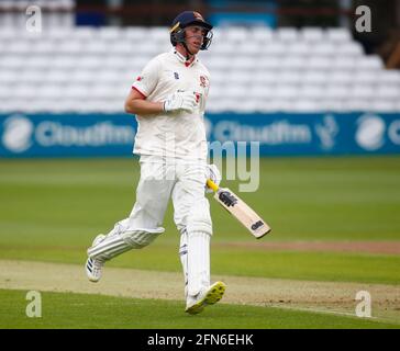 Chelmsford, Großbritannien. Mai 2021. CHELMSFORD ENGLAND - MAI 14: Dan Lawrence von Essex während der LV Insurance County Championship Group 1 Tag zwei von vier zwischen Essex CCC und Derbyshire CCC auf dem Cloudfm County Ground am 14. Mai 2021 in Chelmsford, England Credit: Action Foto Sport/Alamy Live News Stockfoto