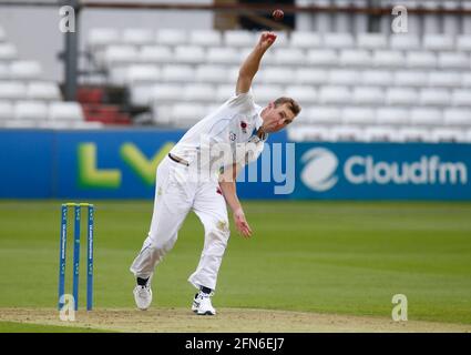 Chelmsford, Großbritannien. Mai 2021. CHELMSFORD ENGLAND - MAI 14: Billy Stanlake von Derbyshire CCC während LV Insurance County Championship Group 1 Tag zwei von vier zwischen Essex CCC und Derbyshire CCC auf dem Cloudfm County Ground am 14. Mai 2021 in Chelmsford, England Credit: Action Foto Sport/Alamy Live News Stockfoto