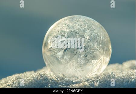 Detailaufnahme einer gefrorenen Seifenblase Stockfoto