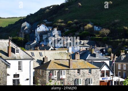 Port Issac Harbour Houses, aufgenommen von der Fore Street Cornwall England vereinigtes Königreich Stockfoto