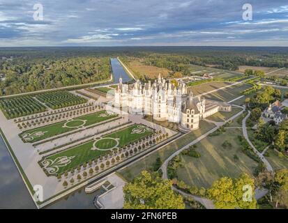 Die Nordwestfassade des Chateau de Chambord, ursprünglich als Jagdschloss für König Franz I. erbaut, ist das größte Schloss im Loire-Tal, F Stockfoto