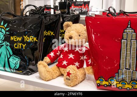 Macy's Flagship-Kaufhaus in New York City bietet eine große Auswahl an Produkten. USA Stockfoto