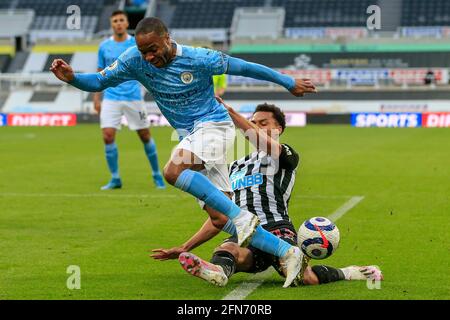 Jacob Murphy #23 von Newcastle United greift Raheem Sterling #7 an Von Manchester City Stockfoto