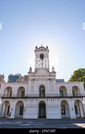 Buenos Aires, Argentinien; 24. Januar 2021: Fassade des Cabildo-Gebäudes, heute Standort des Nationalen Historischen Museums des Cabildo und der May Revol Stockfoto