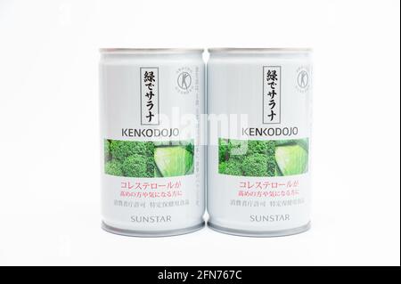 Fuji City, Shizuoka-ken, Japan - 29. April 2021: Kenkodojo Green Juice von Sunstar, einem japanischen globalen Unternehmen. Isoliert auf weißem Hintergrund. Stockfoto