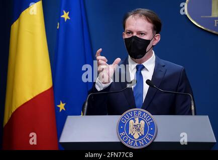 Bukarest, Rumänien - 13. Mai 2021: Florin Citu, Premierminister von Rumänien, beantwortet die Fragen von Journalisten während der Pressekonferenz der Regierung, A Stockfoto