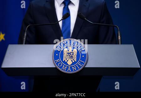 Bukarest, Rumänien - 13. Mai 2021: Florin Citu, Premierminister von Rumänien, beantwortet die Fragen von Journalisten während der Pressekonferenz der Regierung, A Stockfoto