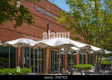 Georgia Gwinnett College Gebäude A, das ein Chick-fil-A, Panda Express, Klassenzimmer, Labors und Fakultätsbüros beherbergt. (USA) Stockfoto