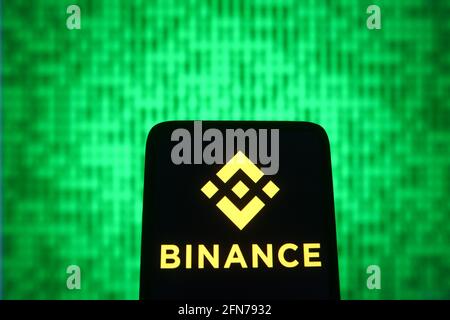 Ukraine. Mai 2021. In dieser Abbildung ist das Binance-Logo eines Kryptowährungsunternehmens auf einem Smartphone-Bildschirm zu sehen. (Foto von Pavlo Gonchar/SOPA Images/Sipa USA) Quelle: SIPA USA/Alamy Live News Stockfoto