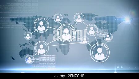 Netzwerk aus mehreren Profilsymbolen und Datenverarbeitung auf der ganzen Welt Karte vor grauem Hintergrund Stockfoto