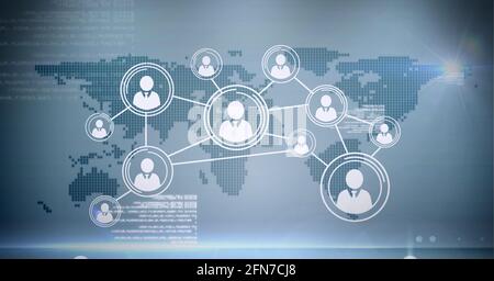 Netzwerk aus mehreren Profilsymbolen und Datenverarbeitung auf der ganzen Welt Karte vor grauem Hintergrund Stockfoto