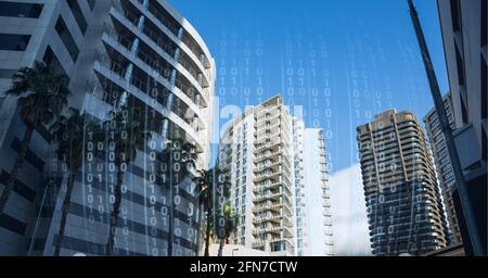 Zusammensetzung der binären Codierung über Stadtbild Stockfoto