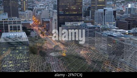 Zusammensetzung der binären Codierung über Stadtbild Stockfoto