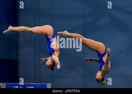 BUDAPEST, UNGARN - MAI 14: Anne Vilde Tuxen von NorwayÊand Helle TuxenÊof Norwegen startet beim Women Synchronized 10M Platform Final während des LE Stockfoto