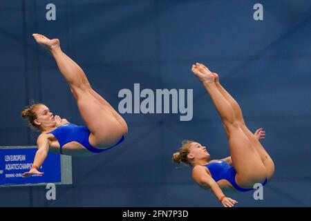 BUDAPEST, UNGARN - MAI 14: Anne Vilde Tuxen von NorwayÊand Helle TuxenÊof Norwegen startet beim Women Synchronized 10M Platform Final während des LE Stockfoto