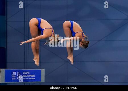 BUDAPEST, UNGARN - MAI 14: Anne Vilde Tuxen von NorwayÊand Helle TuxenÊof Norwegen startet beim Women Synchronized 10M Platform Final während des LE Stockfoto