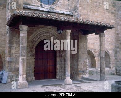 UNA DE LAS PORTADA DE LA IGLESIA DE SAN NICOLAS DE BARI - SIGLO XV - GOTICO ESPAÑOL. ORT: IGLESIA DE SAN NICOLAS DE BARI. BURGOS. SPANIEN. Stockfoto