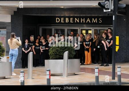 The Moor, Sheffield, South Yorkshire, Großbritannien. Mai 2021. Der Debenhams-Laden in Sheffield öffnet für den letzten Handelstag. Kredit: Alamy Live Nachrichten Stockfoto