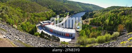 Das Wasserkraftwerk Dalesice pumpt - Speicher auf dem Fluss Jihlava. Damm mit Landschaft in der Tschechischen Republik Stockfoto