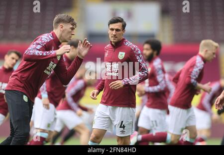 Burnleys Jack Cork (Mitte) und andere Spieler wärmen sich vor dem Premier League-Spiel in Turf Moor, Burnley, auf. Bilddatum: Samstag, 15. Mai 2021. Stockfoto