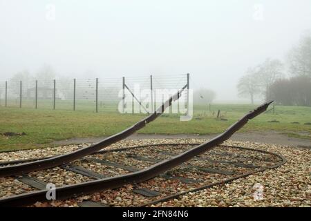 Denkmal im Durchgangslager Westerbork in den Niederlanden. Von hier aus wurden die niederländischen juden mit dem Zug zu ihrer Vernichtung transportiert Stockfoto